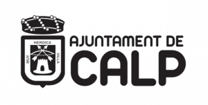 Logotipo en blanco y negro del Ajuntament de Calp, en el que aparece un escudo con un castillo y un texto, junto al nombre del municipio en negrita, a menudo visto durante las fiestas locales y patronales.